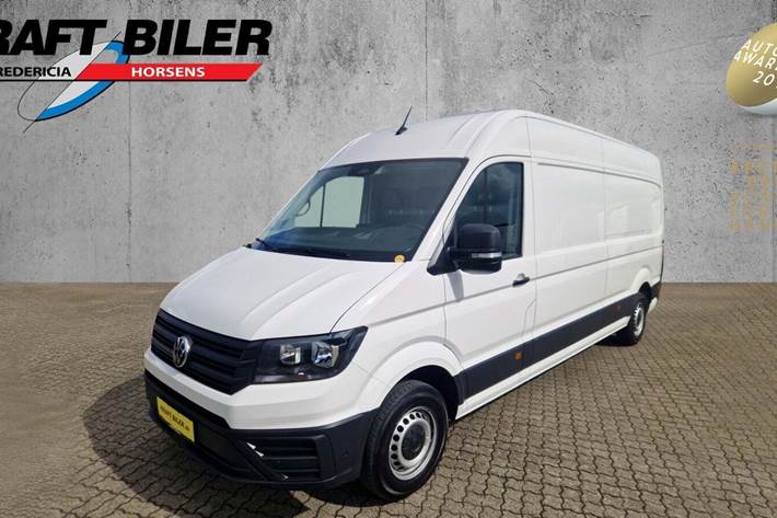 Hvid VW Crafter 35 fra 2025 set udefra