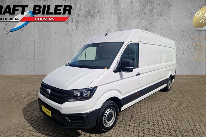 Hvid VW Crafter 35 fra 2025 set udefra
