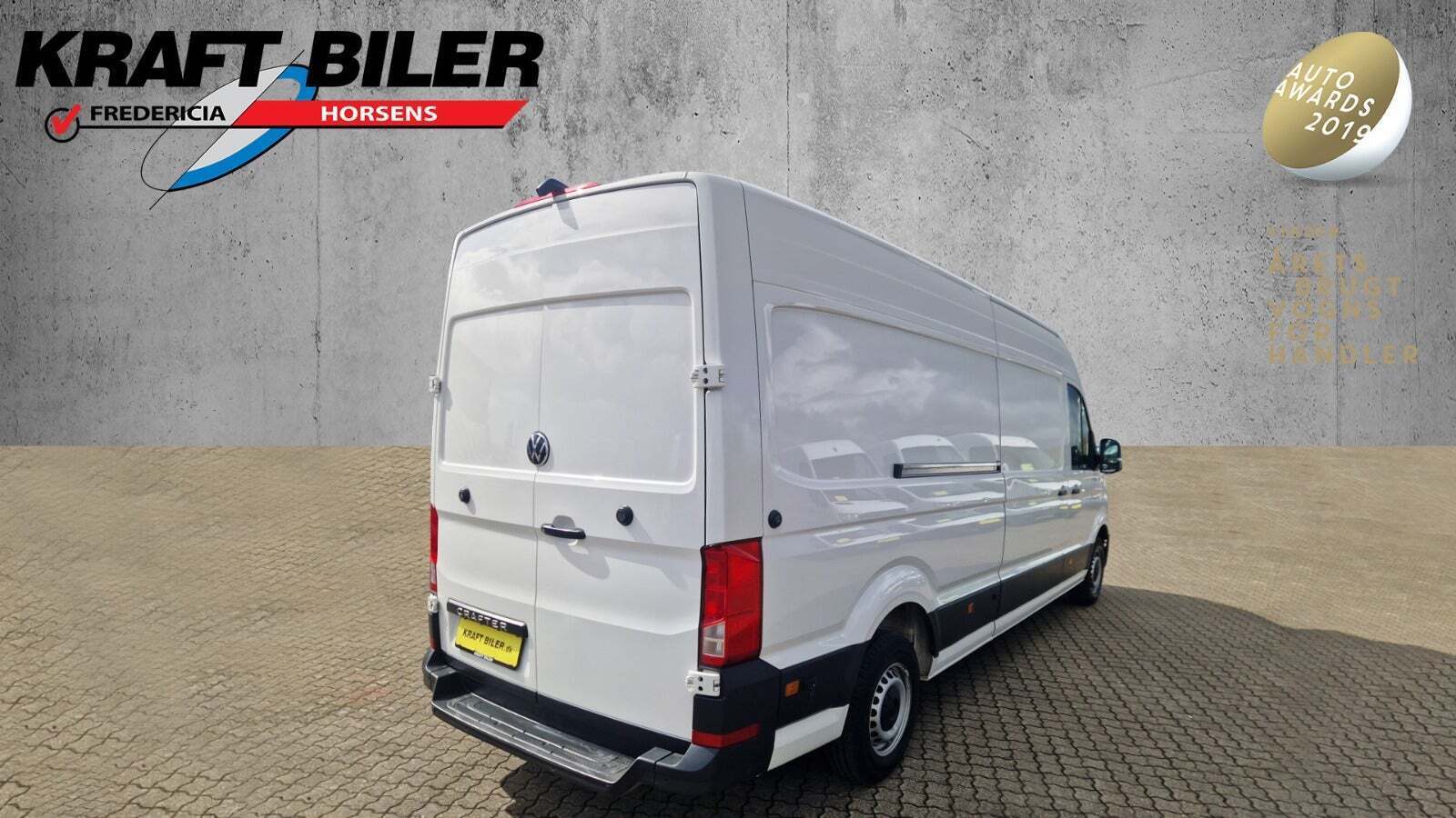 VW Crafter 35 2,0 TDi 140 Kassevogn L3H2 aut.