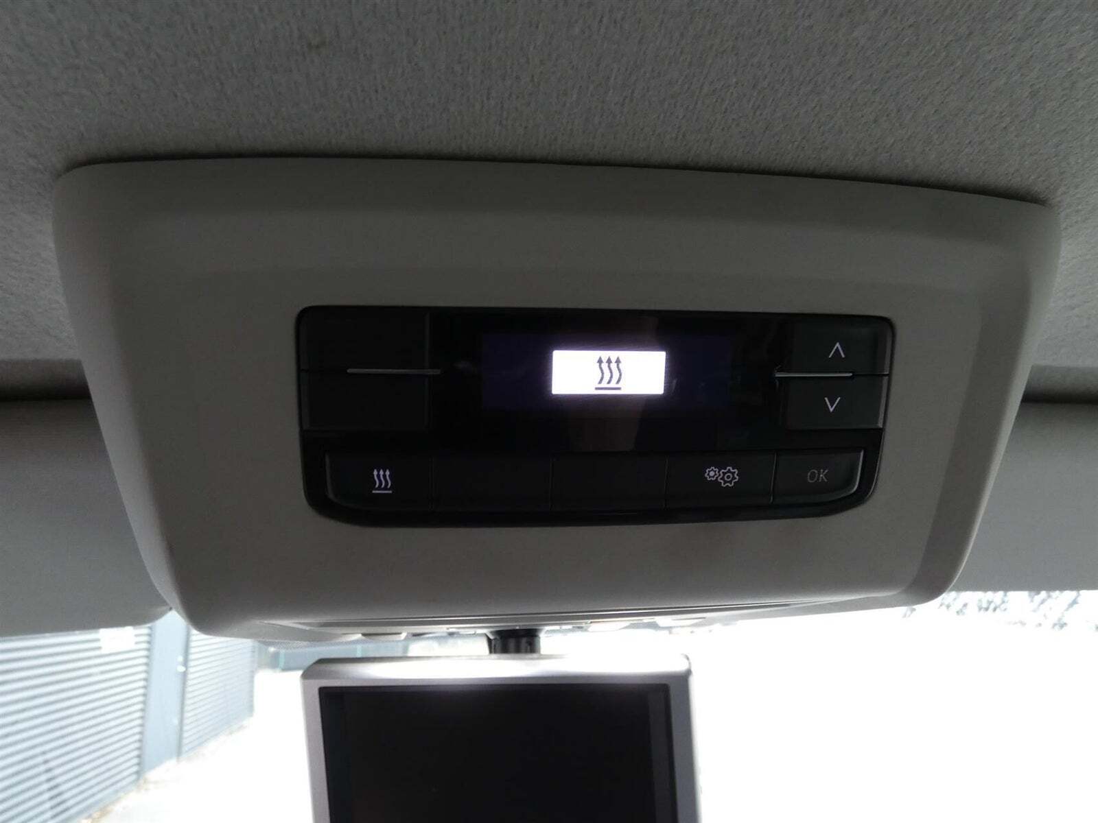 Hvid VW Transporter fra 2020