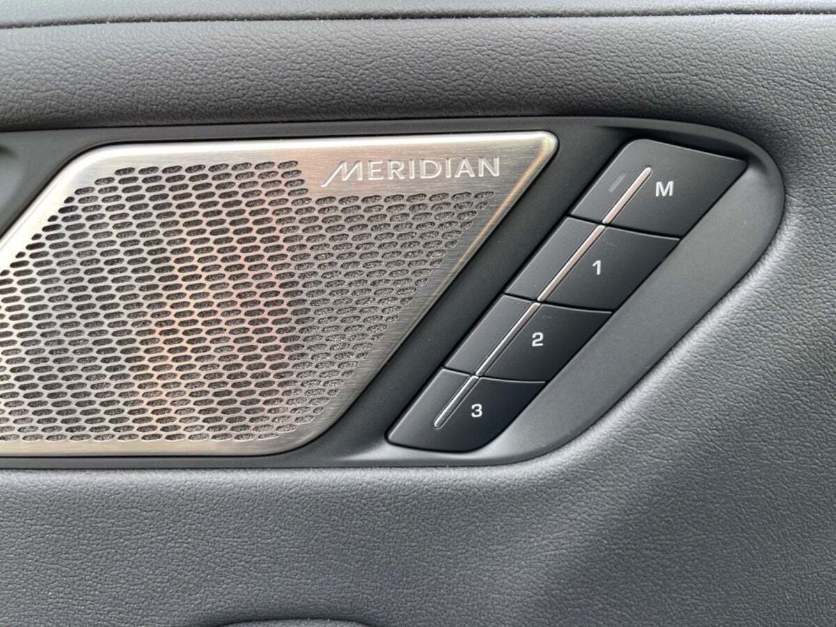 Beige Jaguar I-Pace fra 2021