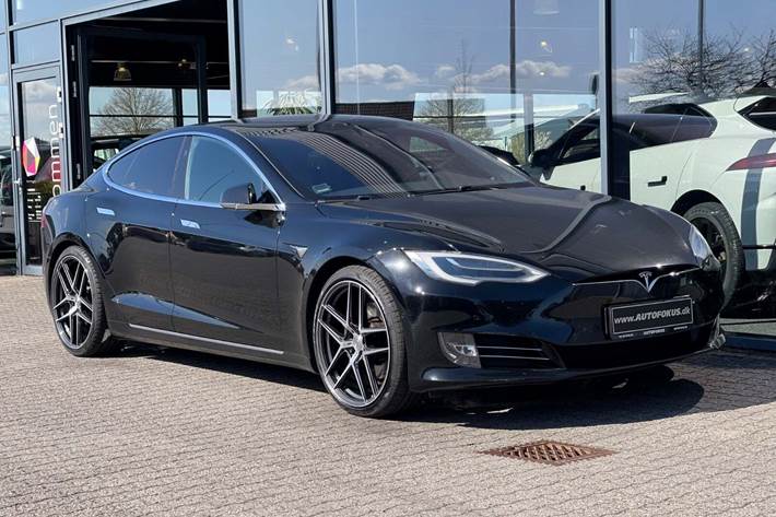 Sort Tesla Model S fra 2019