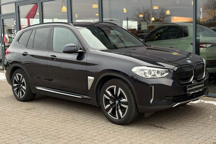 Blå BMW iX3 fra 2021