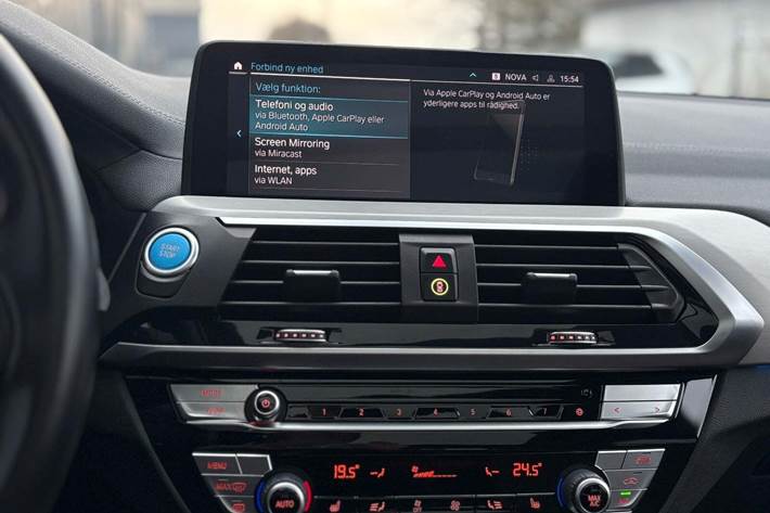 Blå BMW iX3 fra 2021