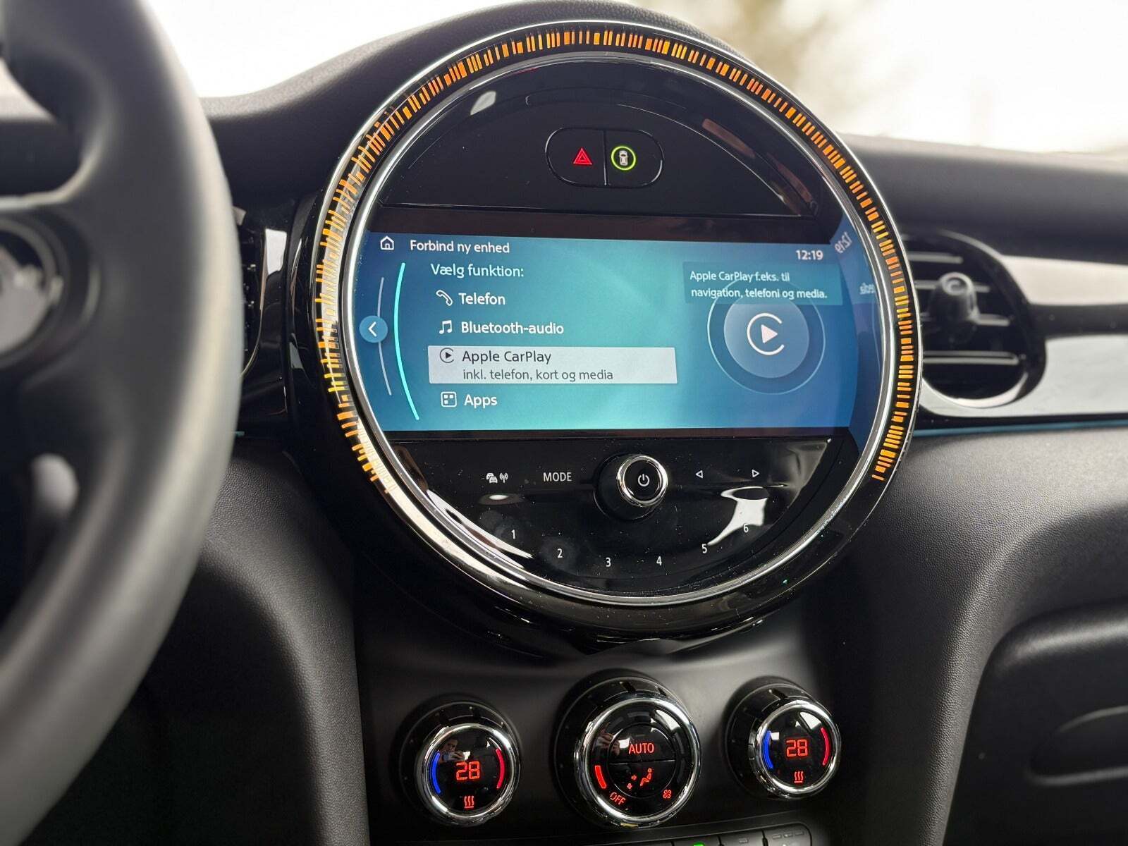 Hvid Mini Cooper SE fra 2023