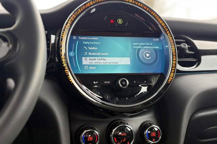 Hvid Mini Cooper SE fra 2023