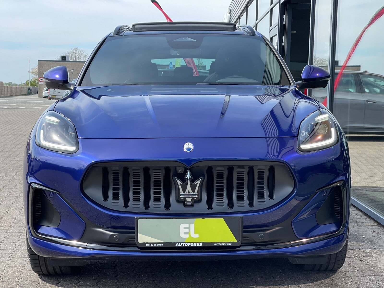 Blå Maserati Grecale fra 2025 set udefra
