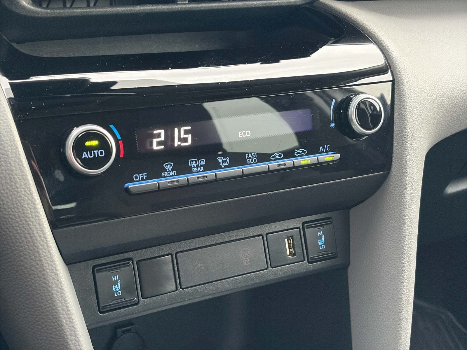 Hvid Toyota Yaris Cross fra 2021