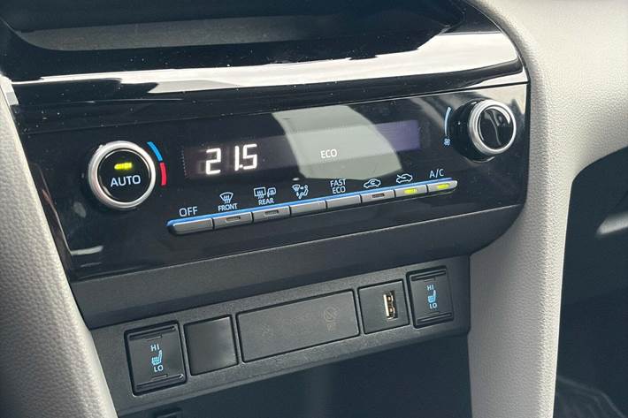 Hvid Toyota Yaris Cross fra 2021