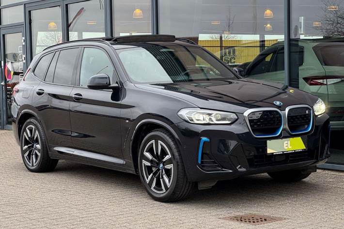 Blå BMW iX3 fra 2023