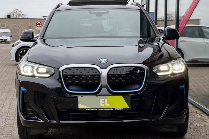 Blå BMW iX3 fra 2023