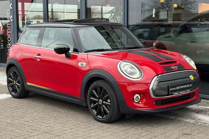 Rød Mini Cooper SE fra 2021