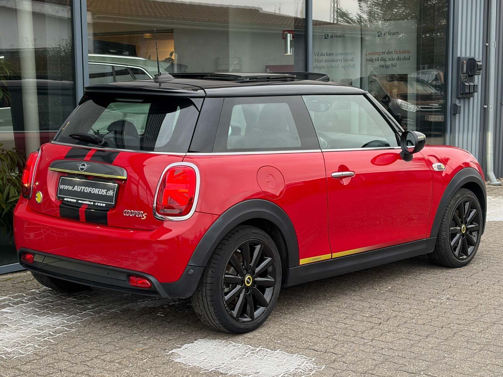 Mini Cooper SE Trim M Greenwich