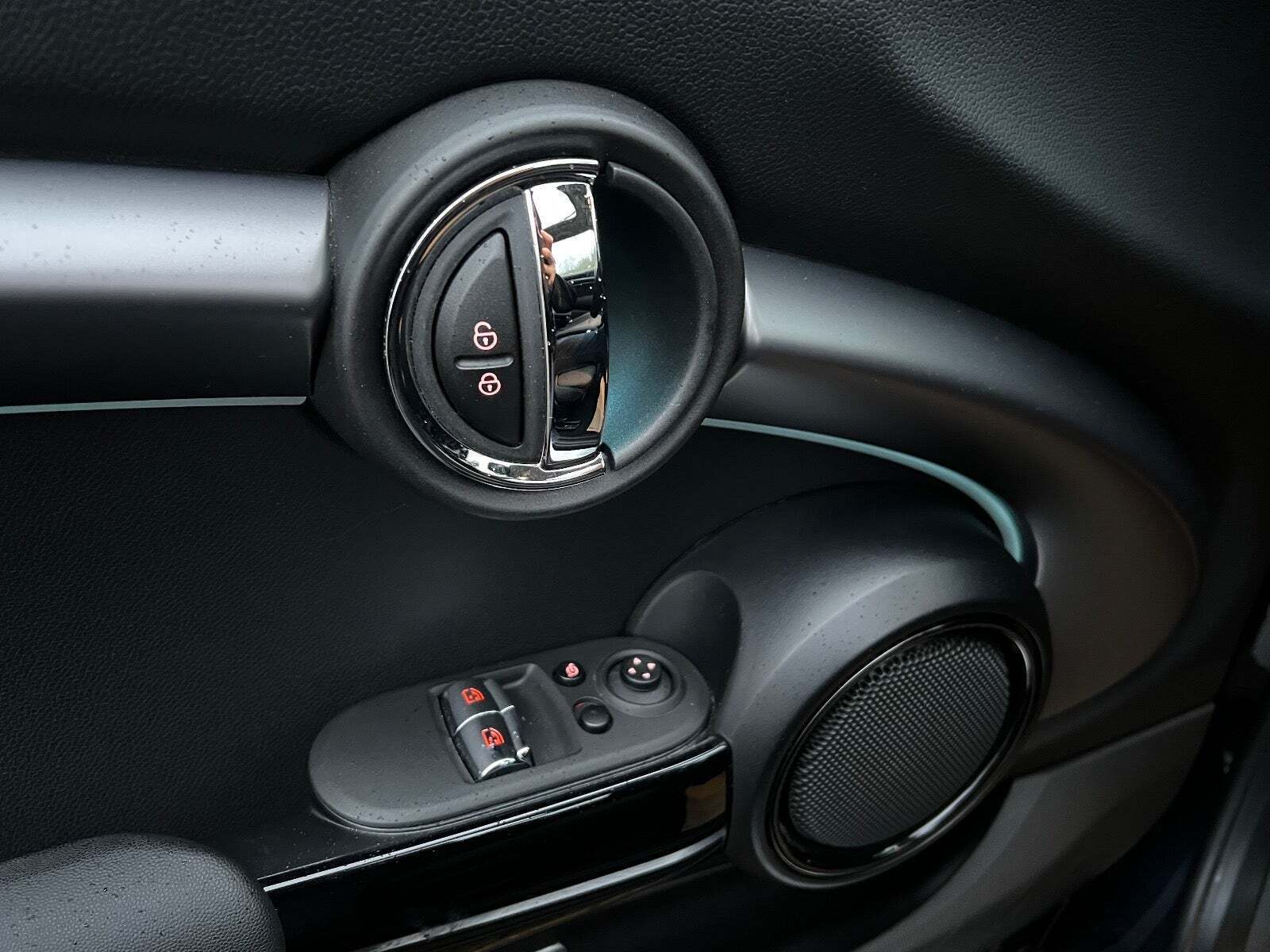 Blå Mini Cooper SE fra 2022