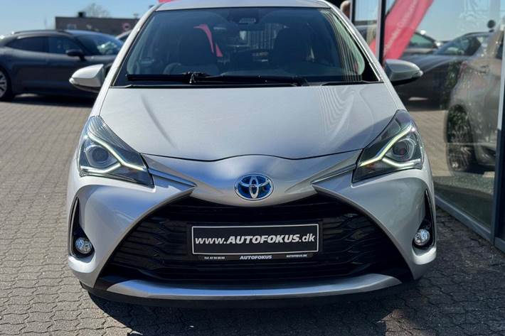 Sølv Toyota Yaris fra 2017
