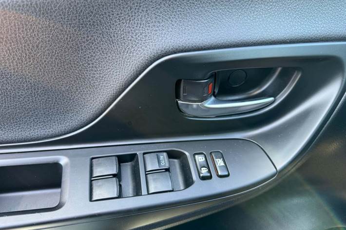 Sølv Toyota Yaris fra 2017