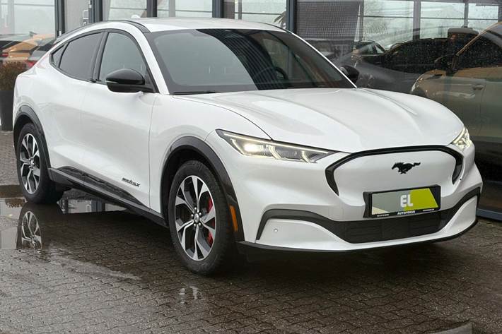 Hvid Ford Mustang Mach-E fra 2021