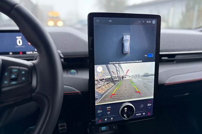 Hvid Ford Mustang Mach-E fra 2021