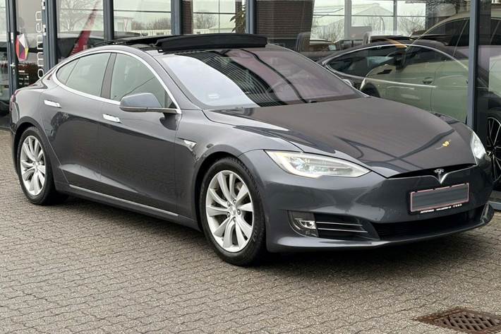 Grå Tesla Model S fra 2016