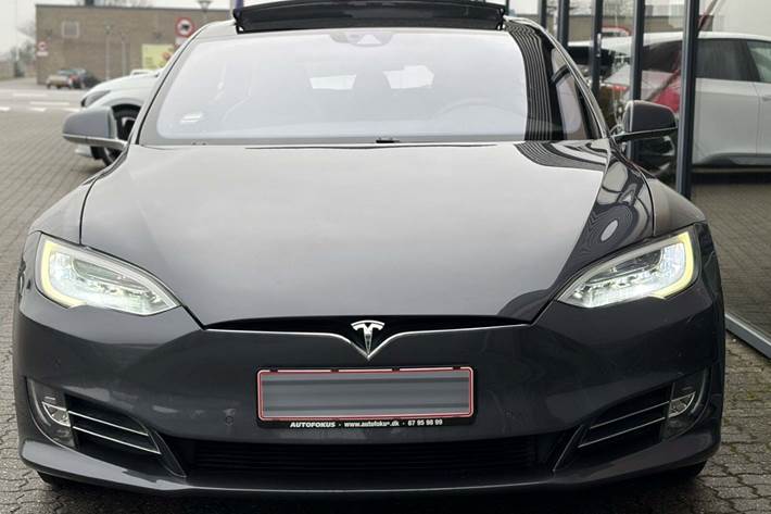 Grå Tesla Model S fra 2016