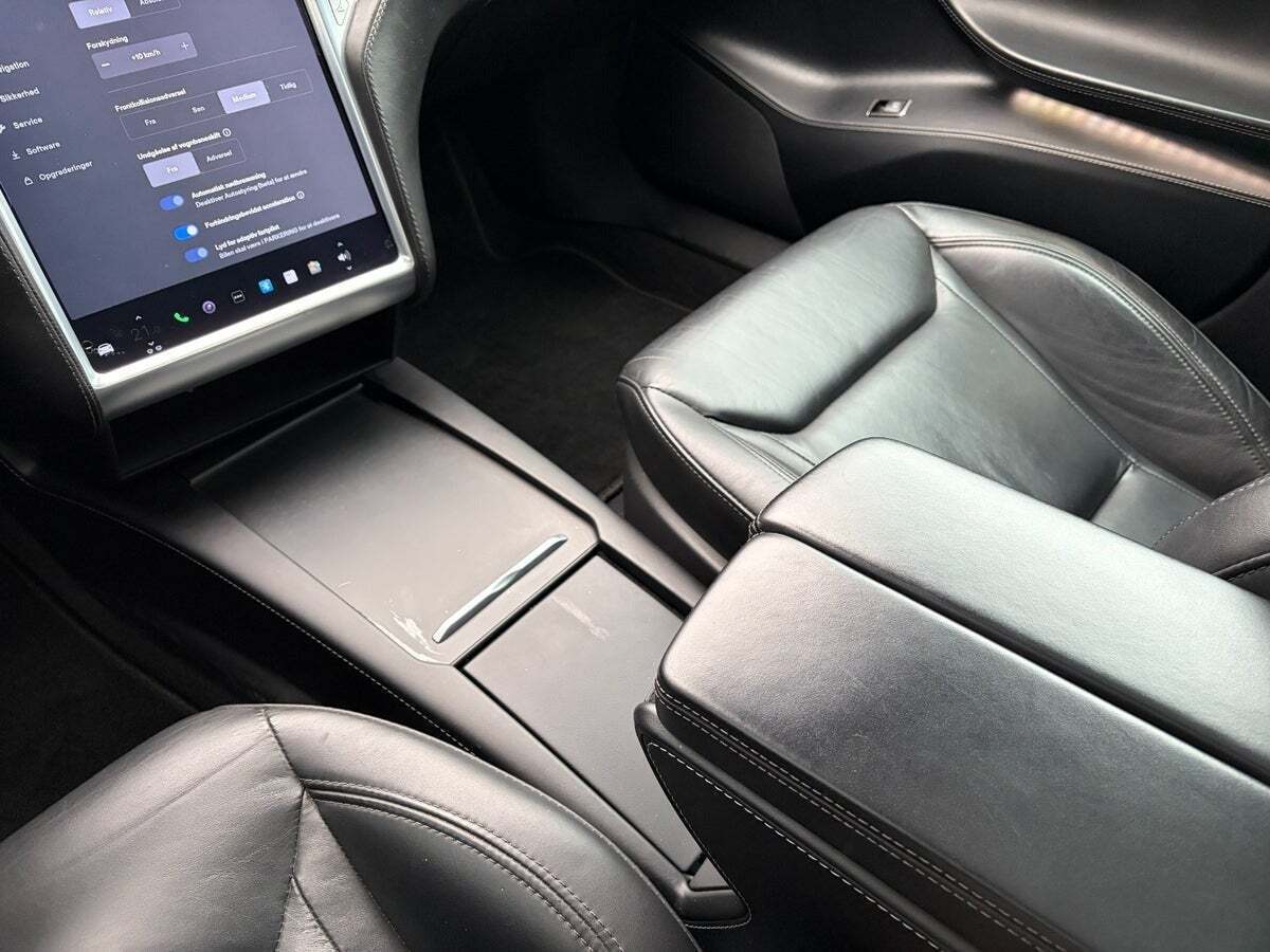 Grå Tesla Model S fra 2016