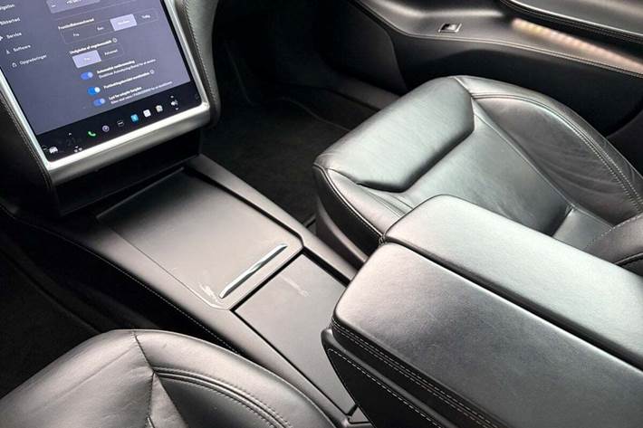 Grå Tesla Model S fra 2016