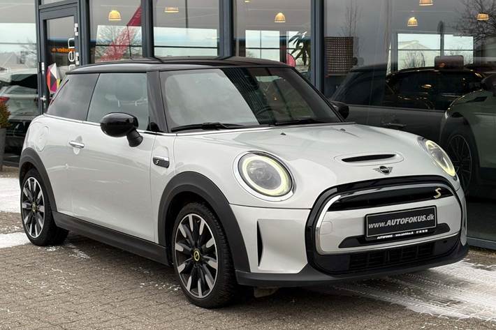 Hvid Mini Cooper SE fra 2023