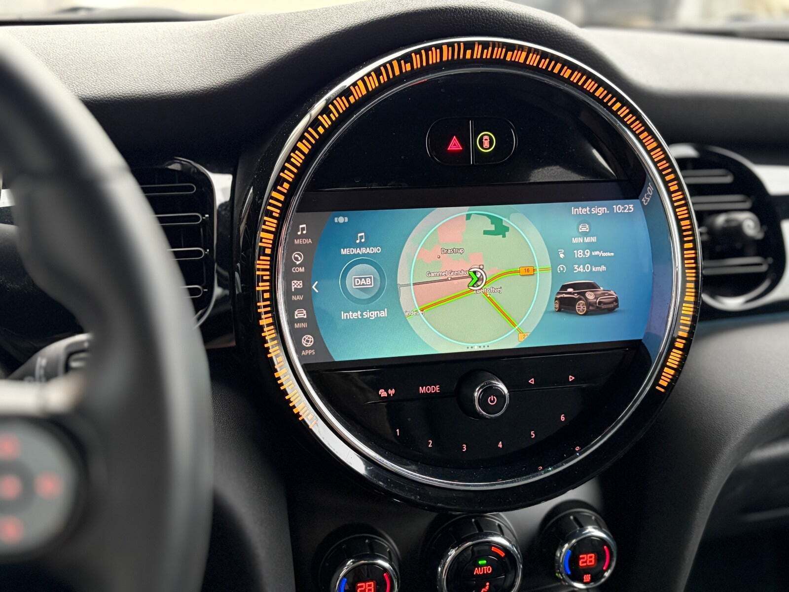 Hvid Mini Cooper SE fra 2023