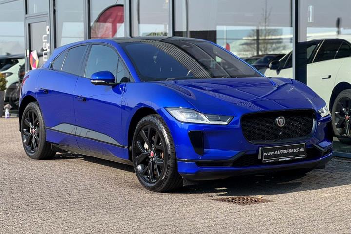 Blå Jaguar I-Pace fra 2021 set udefra