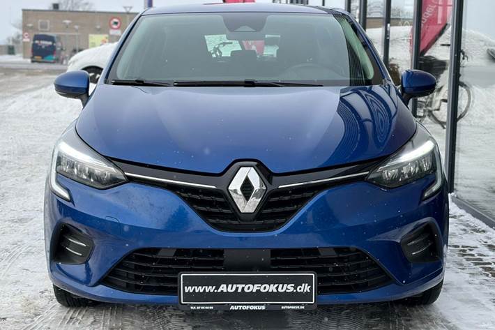 Blå Renault Clio V fra 2020