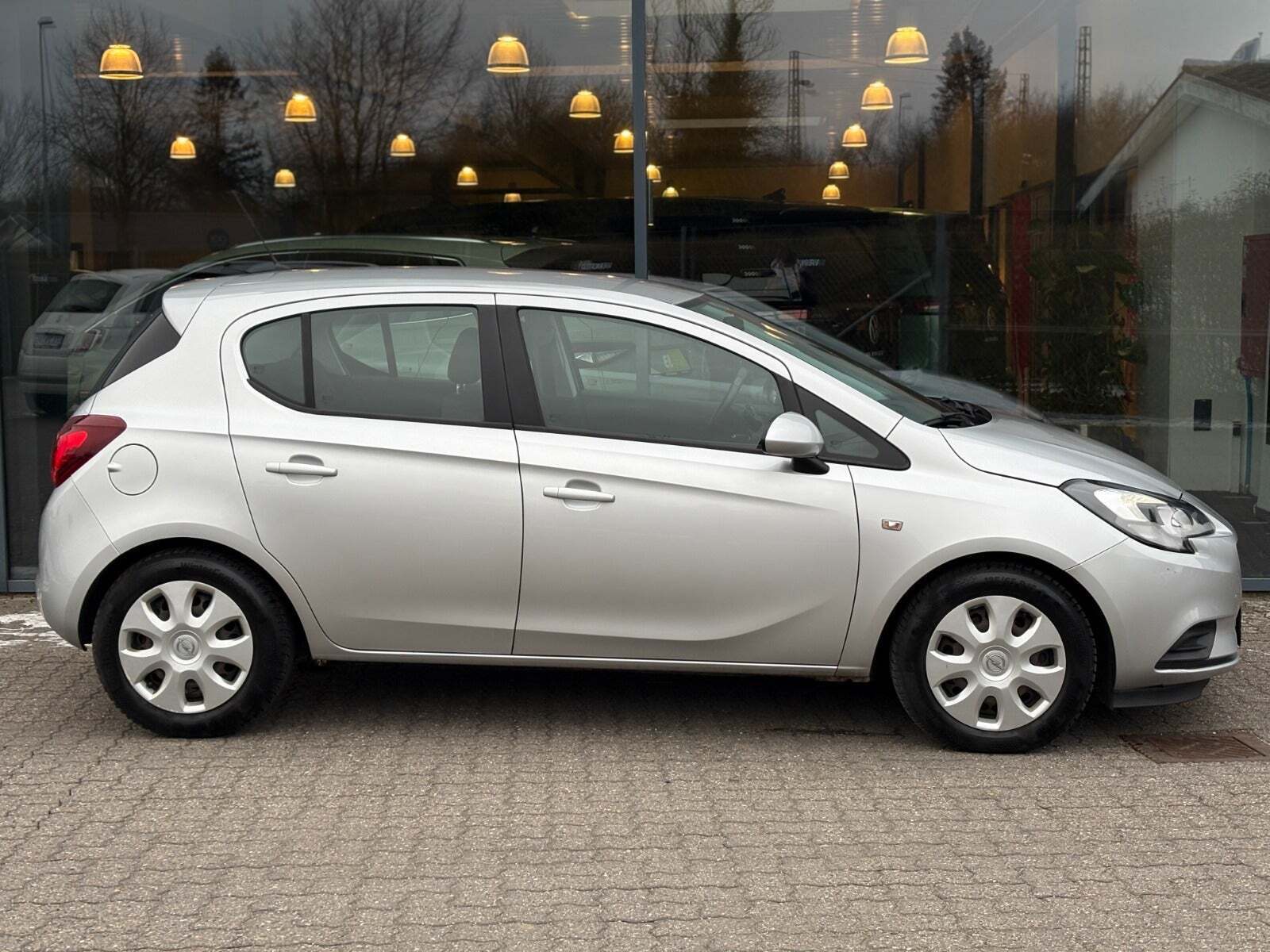 Sølv Opel Corsa fra 2016