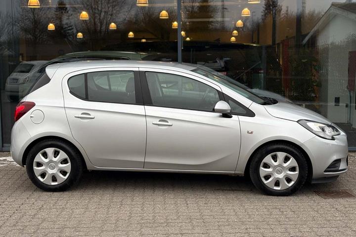 Sølv Opel Corsa fra 2016
