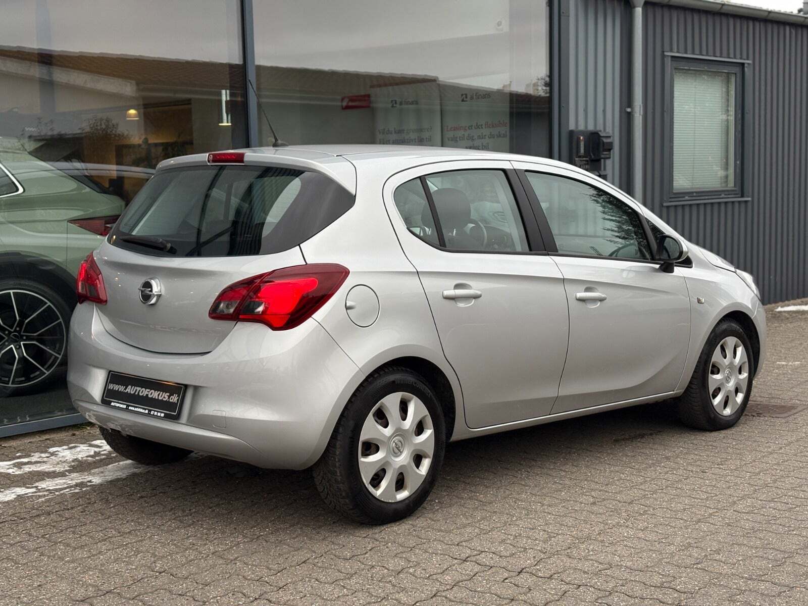 Sølv Opel Corsa fra 2016