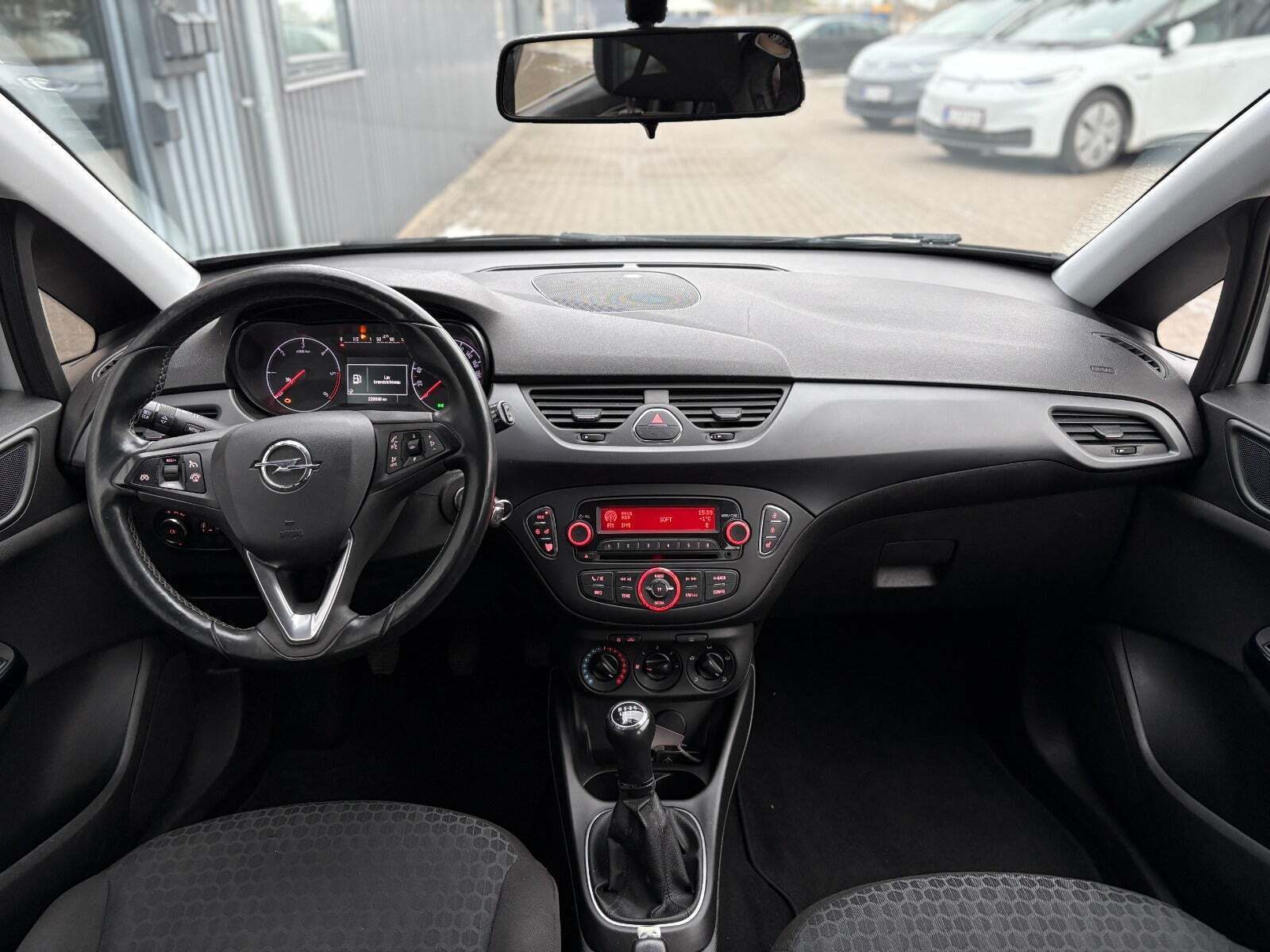 Sølv Opel Corsa fra 2016