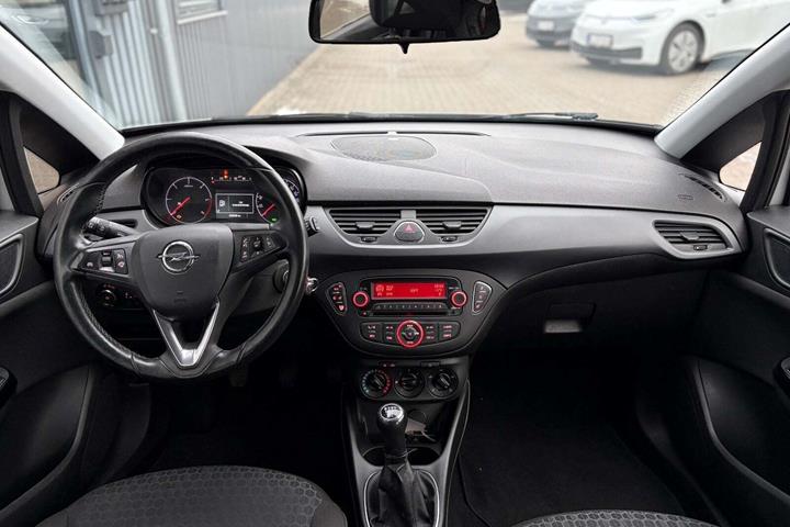Sølv Opel Corsa fra 2016