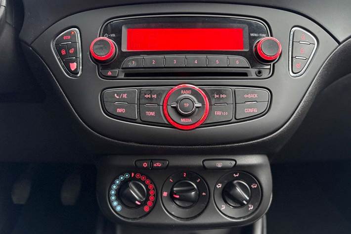 Sølv Opel Corsa fra 2016