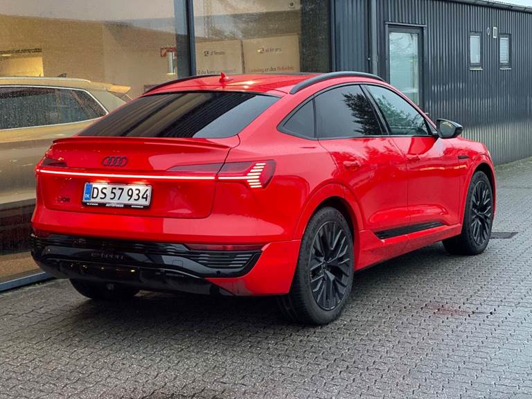 Audi Q8 e-tron 55 S-line Black Edition Sportback quattro