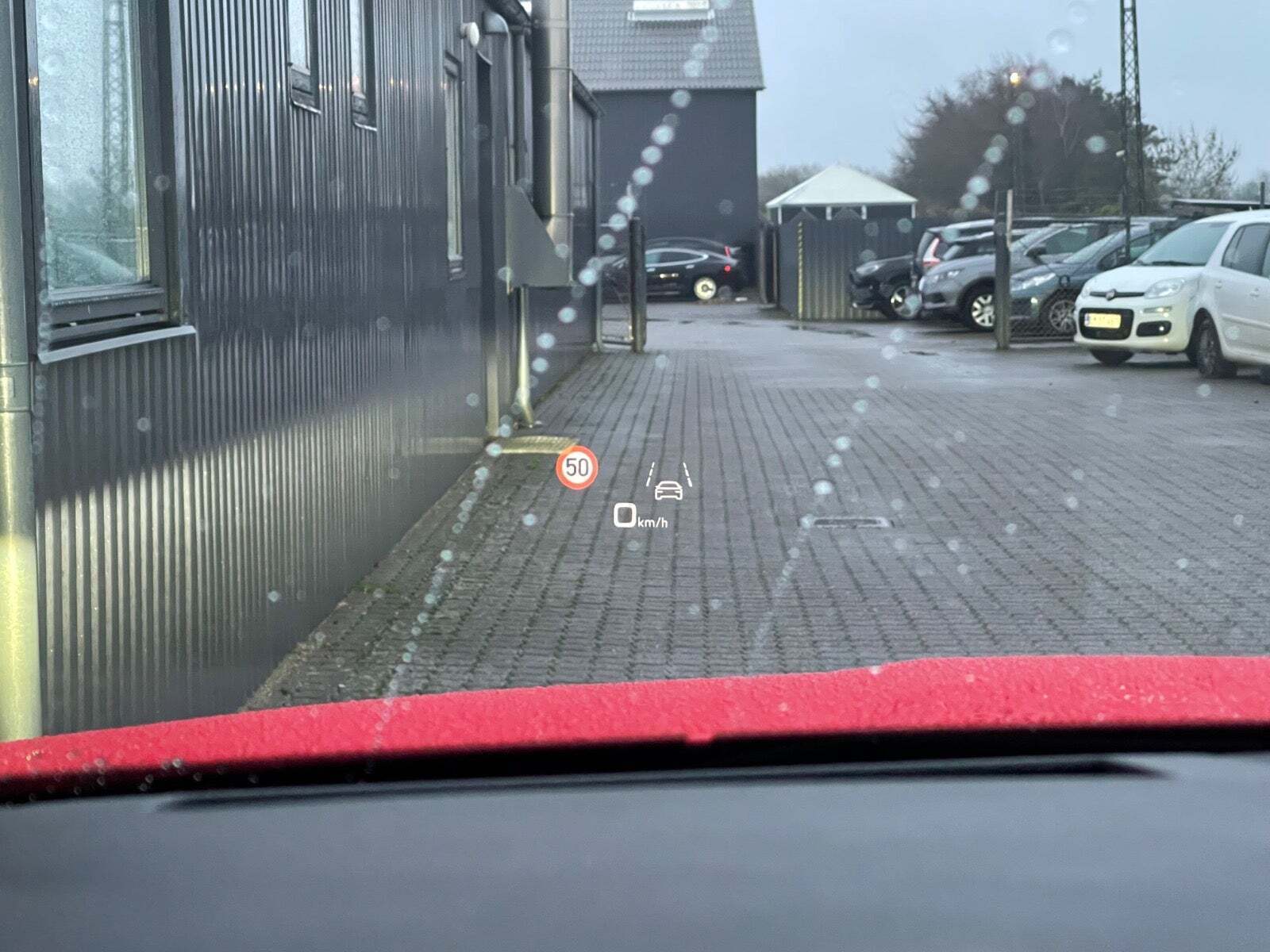 Rød Audi Q8 e-tron fra 2023