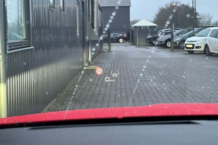 Rød Audi Q8 e-tron fra 2023