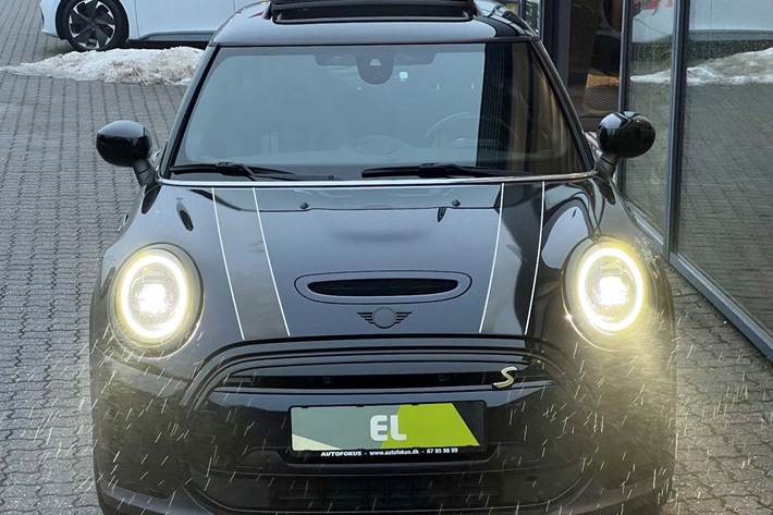 Blå Mini Cooper SE fra 2023