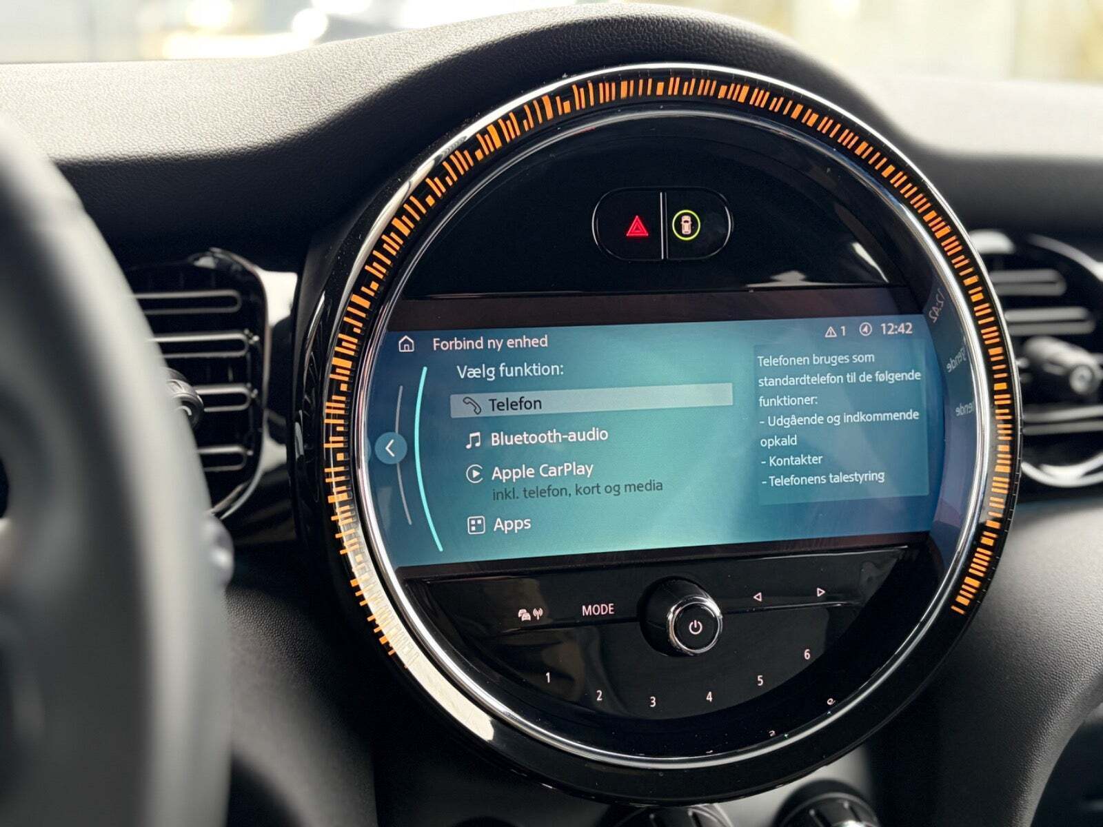 Blå Mini Cooper SE fra 2023