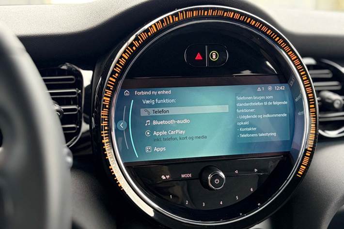 Blå Mini Cooper SE fra 2023