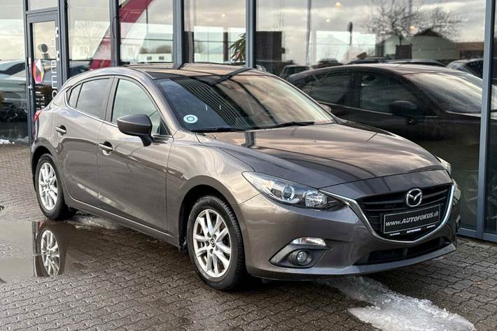 Brun Mazda 3 fra 2015