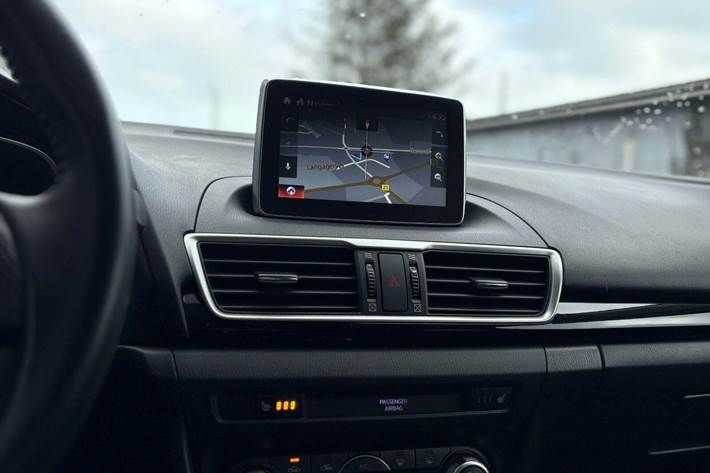 Brun Mazda 3 fra 2015