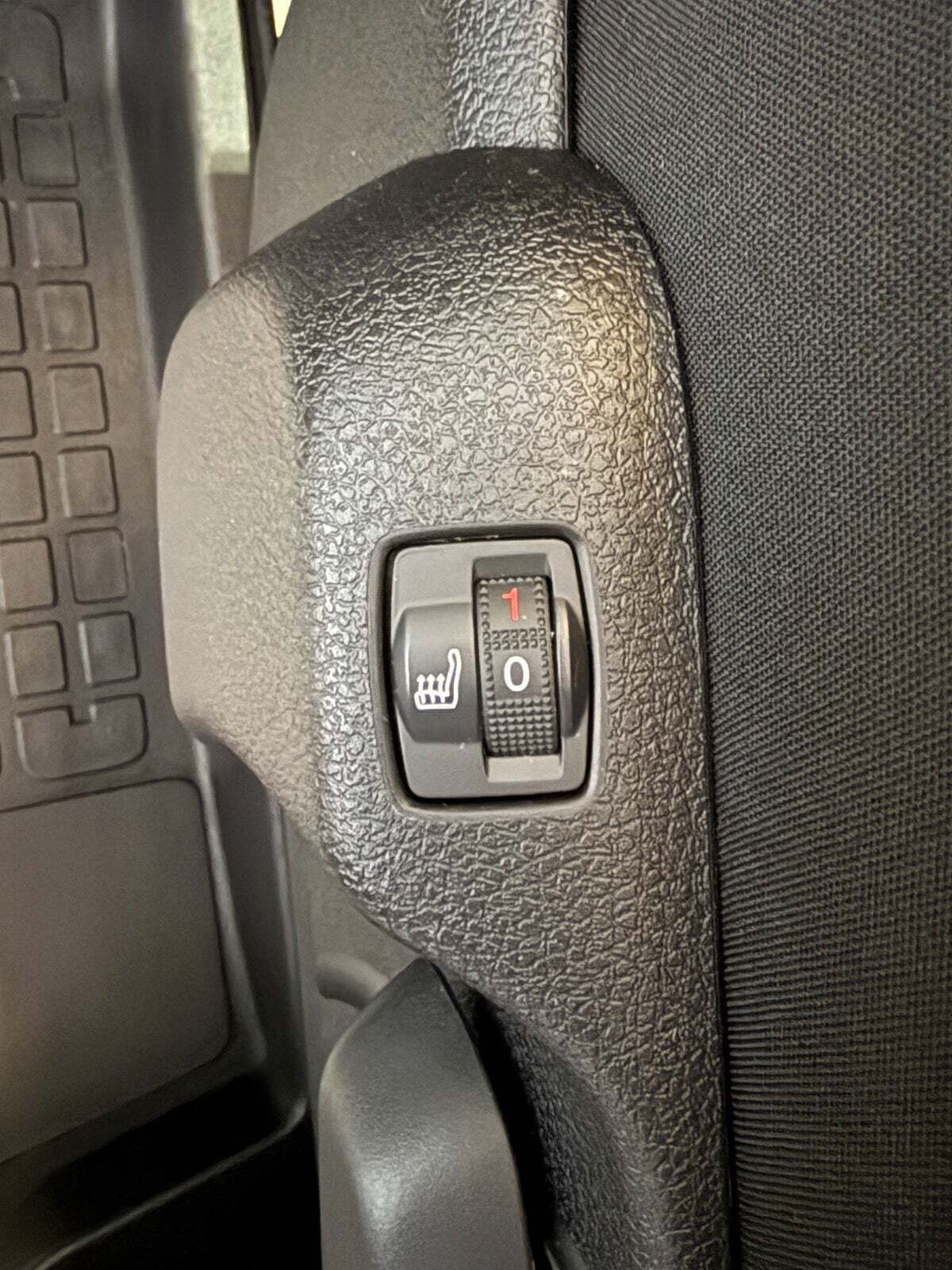 Hvid Opel Vivaro fra 2025