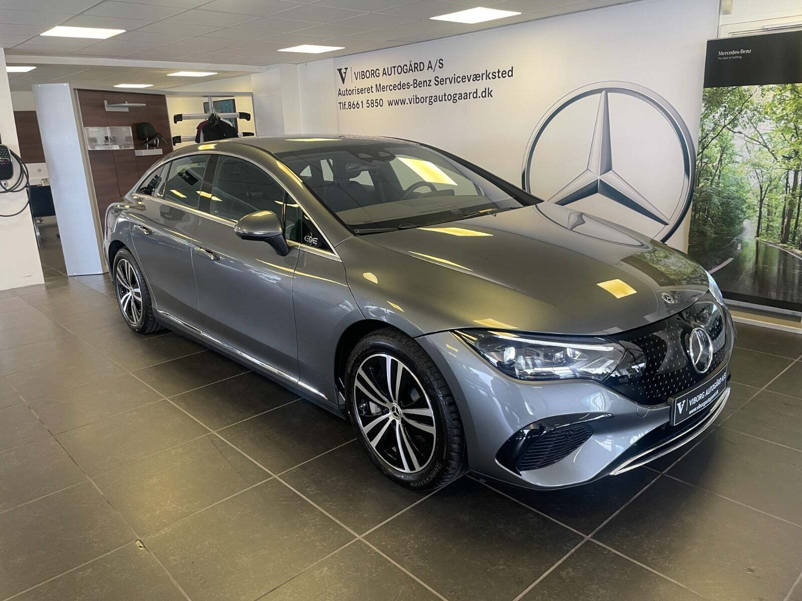 Mercedes EQE300 Electric Art