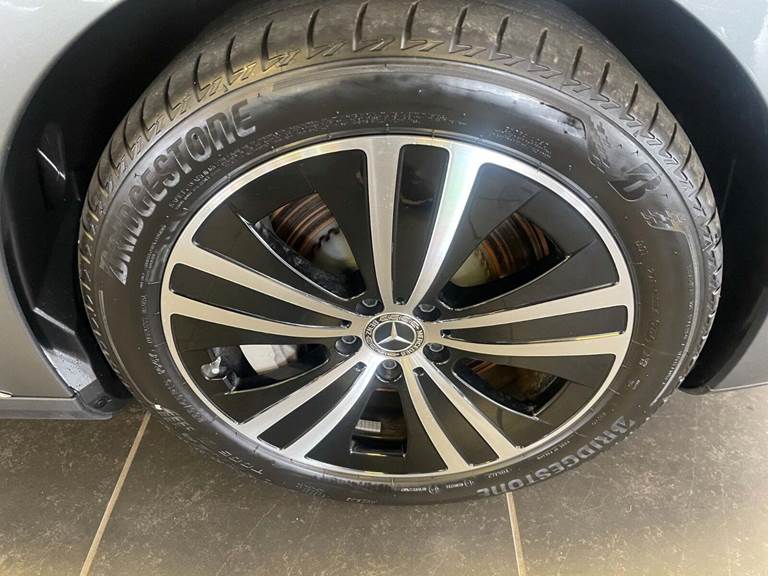 Mercedes EQE300 Electric Art