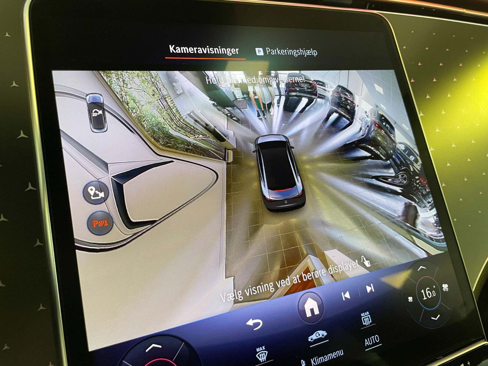 Grå Mercedes EQE300 fra 2025