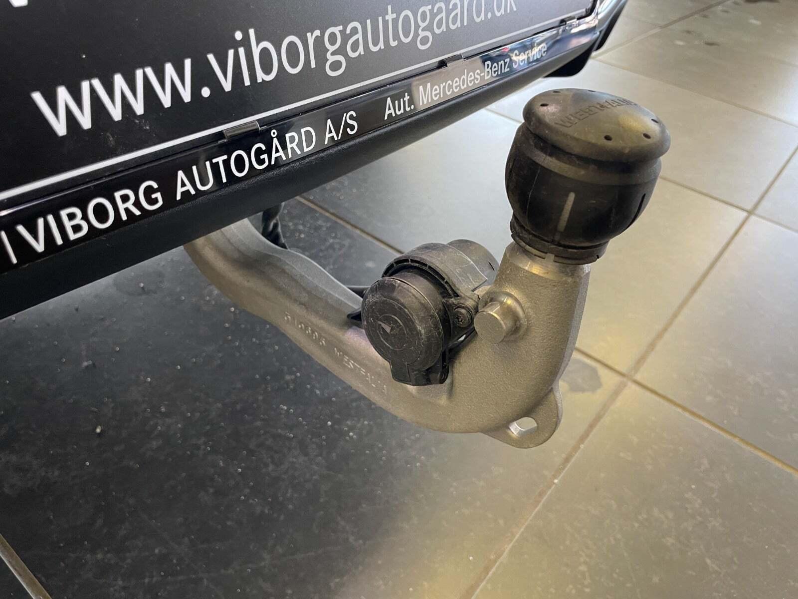 Grå Mercedes EQB250+ fra 2025