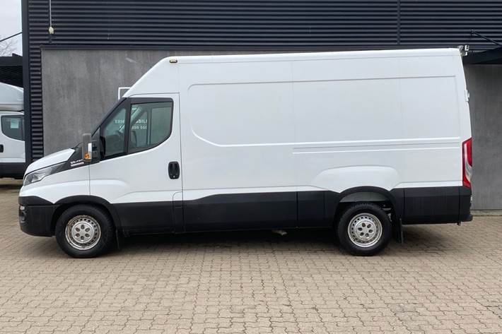 Hvid Iveco Daily fra 2016